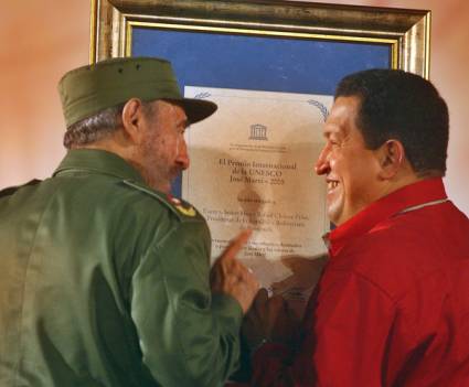 Chávez mientras recibía en La Habana el Premio José Martí de la UNESCO