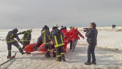 Rescate de personas a la deriva en Letonia