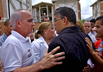 Elías Jaua junto a Roberto López, jefe de las misiones cubanas en Venezuela