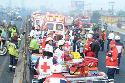 Explosión en autopista de México