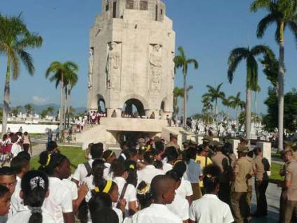 Homenaje a José Martí de Fidel, Raúl y el pueblo cubano