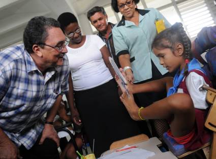 Primer Ministro de Santa Lucía visitó la escuela Solidaridad con Panamá