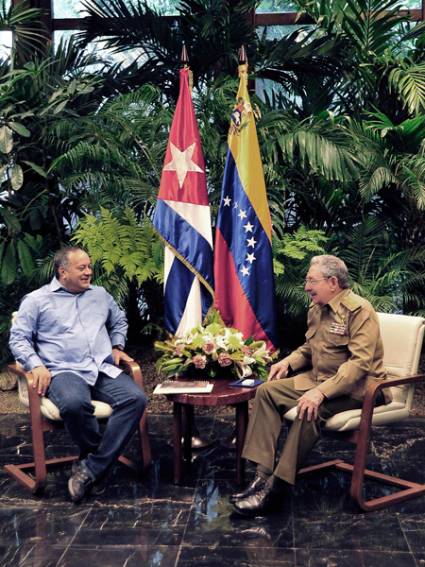 Diosdado Cabello Rondón y Raúl Castro Ruz 