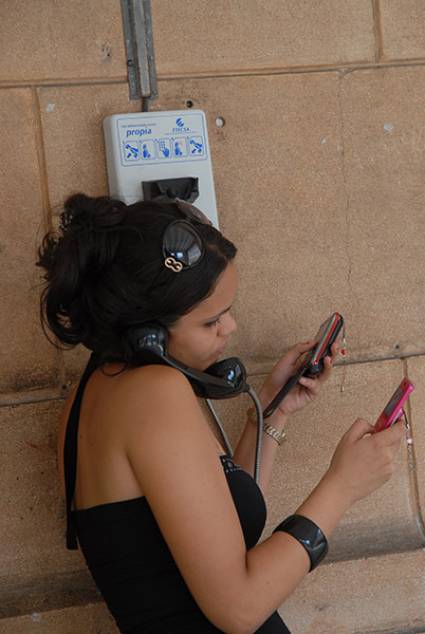 Prevén aumento de líneas telefónicas en Cuba