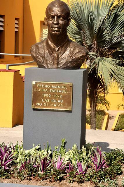 Busto de Pedro Sarría