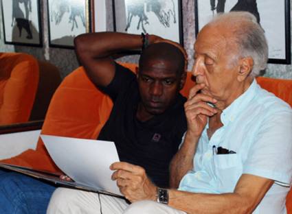 Jesús Lara (izquierda) junto al maestro César López