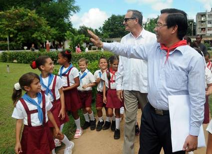 Delegación vietnamita en Cuba