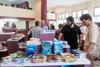 Al alcance grandes clásicos de la literatura universal y académica