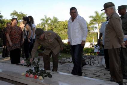 Tributo a los caídos en combate o fallecidos después del triunfo de la Revolución