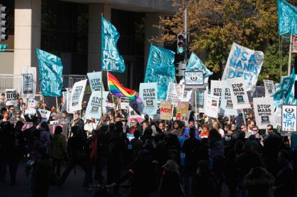 Estadounidenses marchando