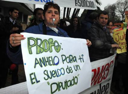 Huelga de docentes en Paraguay