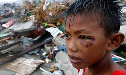 La población filipina espera la ayuda internacional