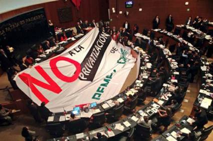 Protestas en Senado Mexicano