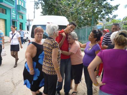 Familiares de los Cinco felicitaron a este joven cubano