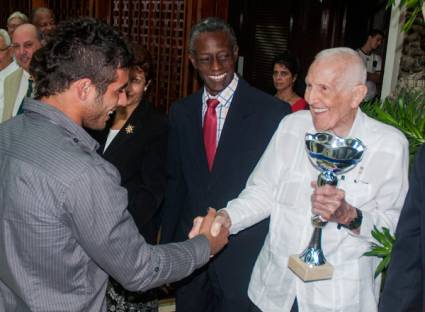 Reconocimiento al judoca Asley González