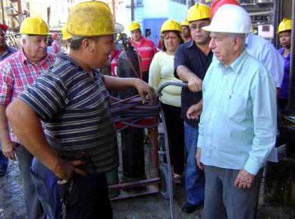 Preparativos de la zafra azucarera