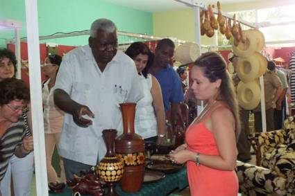 Esteban Lazo Hernández inauguró la Feria Arte 500 en Camagüey