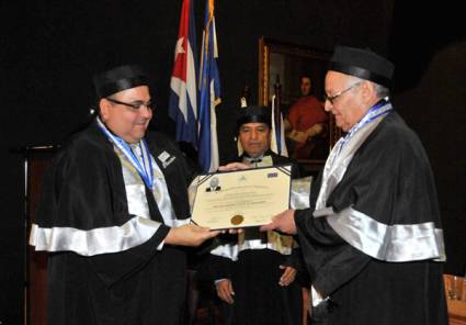 Rodolfo Alarcón, recibió el Honoris Causa en Ingeniería