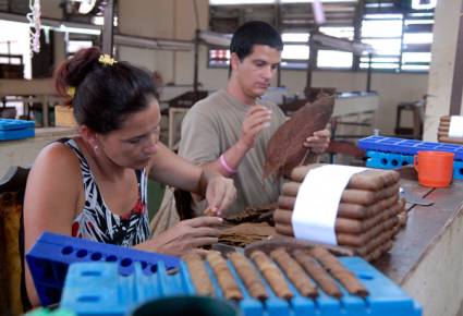 Trabajadores cubanos