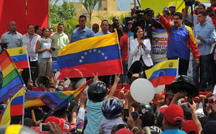Nicolás maduro se reune con los motorizados