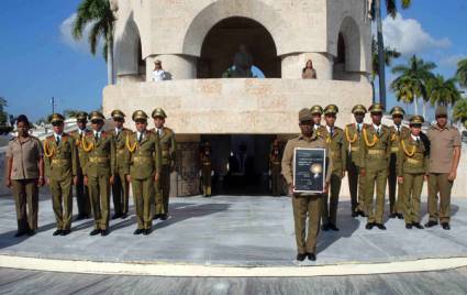 Homenaje a José Martí en Santa Ifigenia