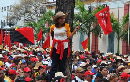 Por miles han tomado las calles en apoyo al presidente Nicolás Maduro
