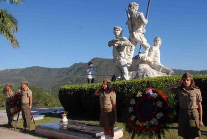 Homenaje a los héroes de la Patria