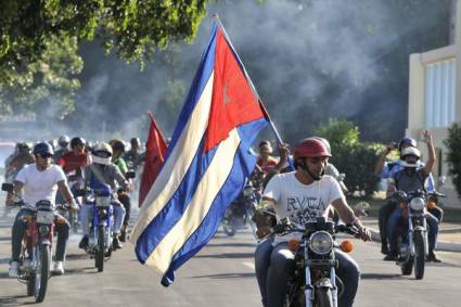 Jóvenes oficiales durante el recorrido