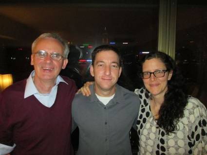 Ewen MacAskill junto a Glen Greenwald y Laura Poitras