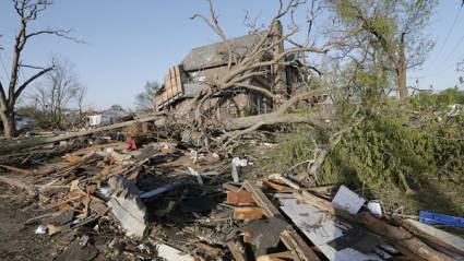 Tornados destruyen vecindarios del centro y sur de EE.UU