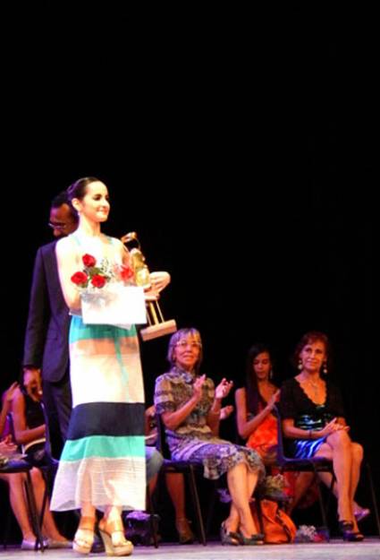 Paulina Guraieb recibiendo el premio Gran Prix de Ballet