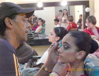 El maquillista Mandy Arriera, del teatro García Lorca
