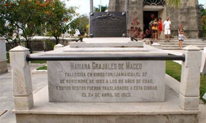 Tumba de Mariana Grajales en Cementerio Santa Ifigenia