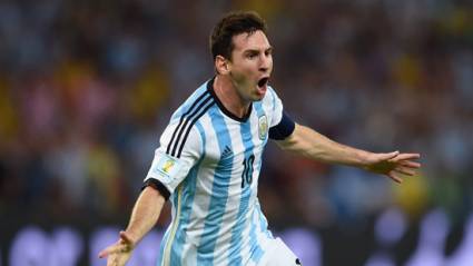 Lionel Messi anota ante Bosnia