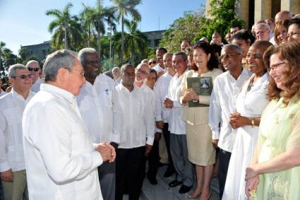 32 embajadores de Cuba en el exterior