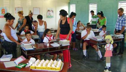 Inicio del curso escolar 2014-2015 en Camagüey