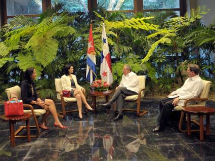 Raúl Castro Ruz y Isabel de Saint Malo de Alvarado