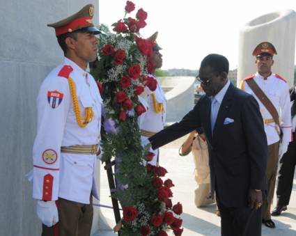 Rinde honores a Martí el Presidente de Guinea Ecuatorial