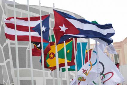 Bandera cubana izada en el World Trade Center de Veracruz