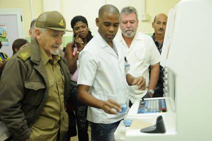 En Artemisa, el Comandante de la Revolución Ramiro Valdés Menéndez