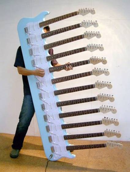 Guitarra de 12 mástiles y 72 cuerdas 