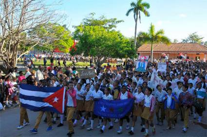 Desfile martiano en la Isla de la Juventud