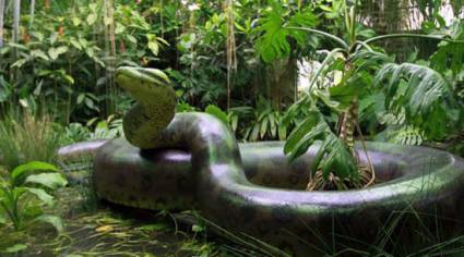 Réplica de serpiente prehistórica
