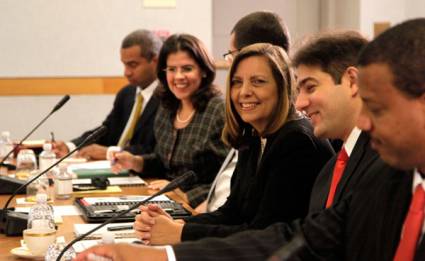 Josefina Vidal encabeza la delegación cubana