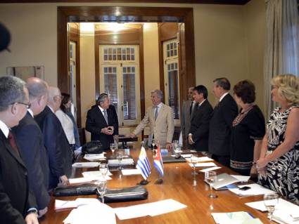 El Presidente Tabaré Vázquez recibió al General de Ejército Raúl Castro Ruz