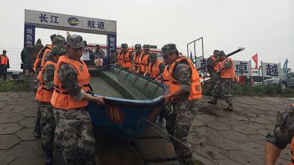 Naufraga crucero con 458 personas en China