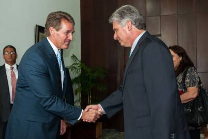 Recibió Díaz-Canel a senadores de los Estados Unidos