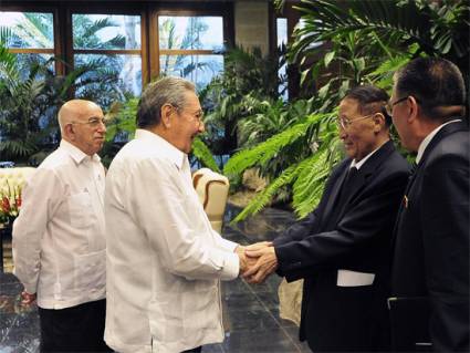 Recibió Raúl a Kang Sok Su