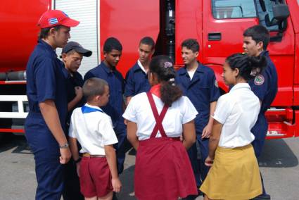 Elogian preparación de nuestros bomberos