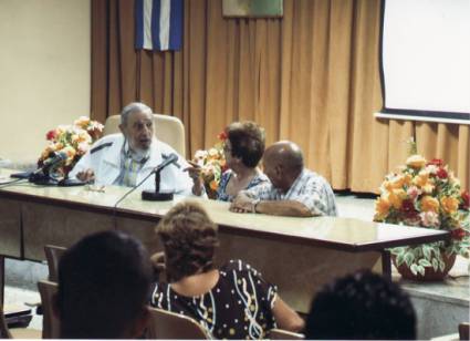 Visita Fidel el Instituto de Investigaciones de la Industria Alimenticia 